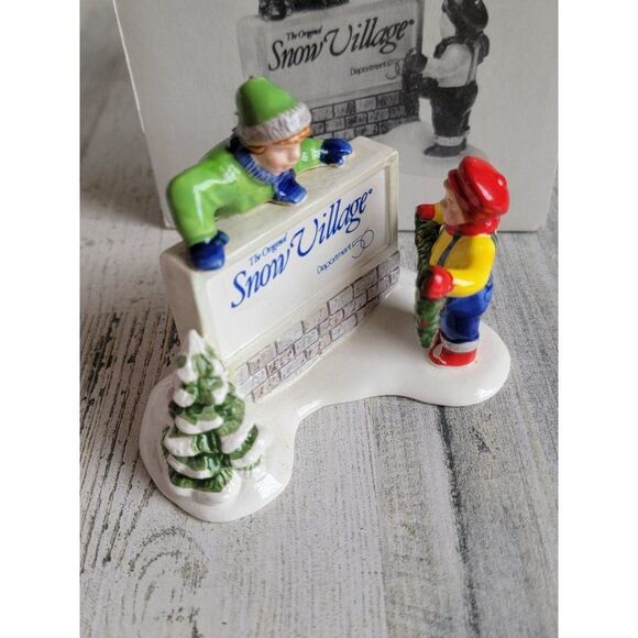 Dept 56 51349 AS IS Kids Decorating The Village Sign xmas - Picture 2 of 11